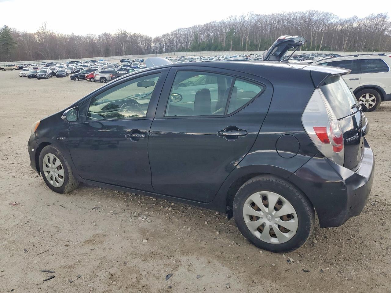 2013 TOYOTA Prius c