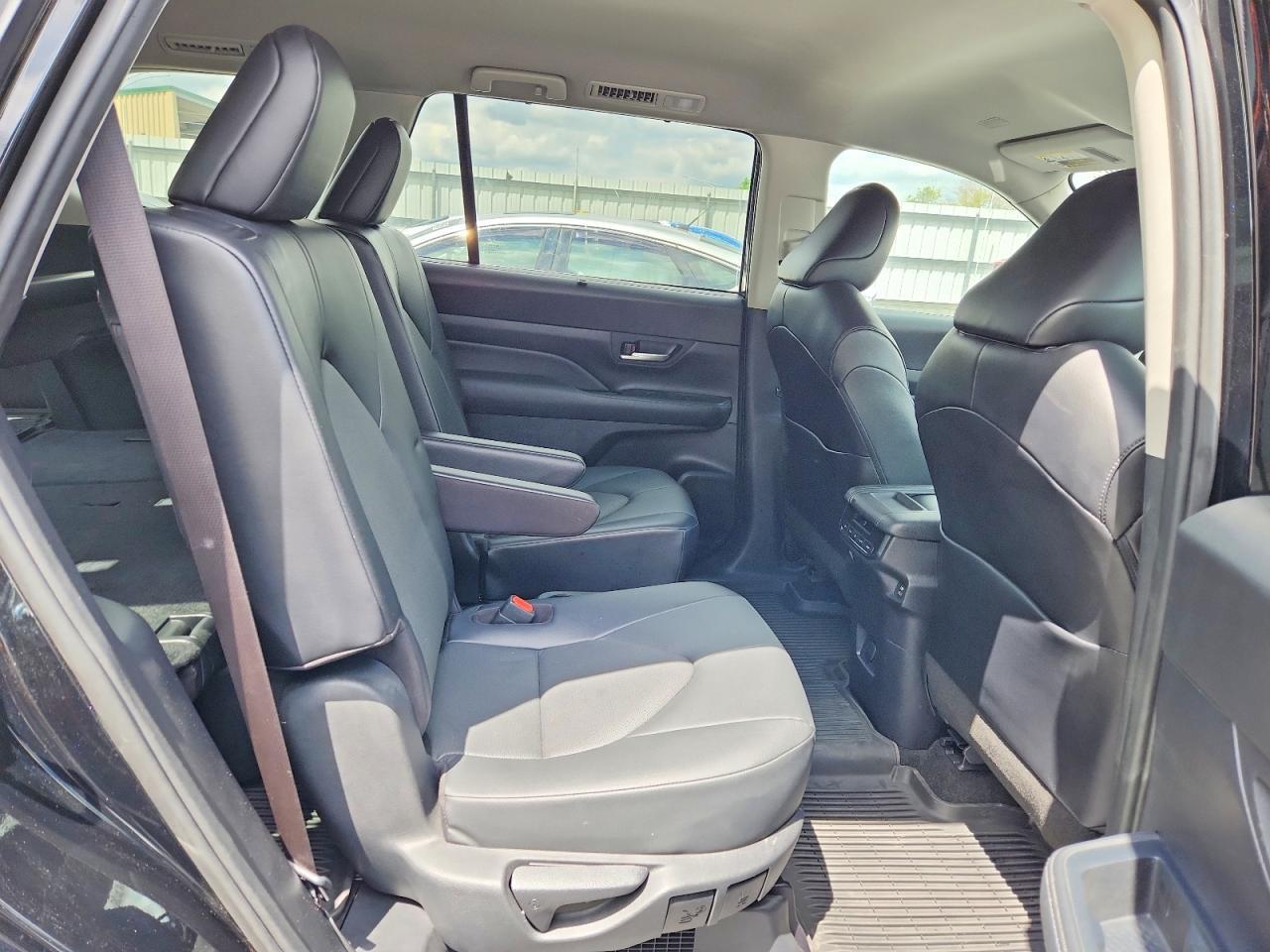 2024 TOYOTA HIGHLANDER