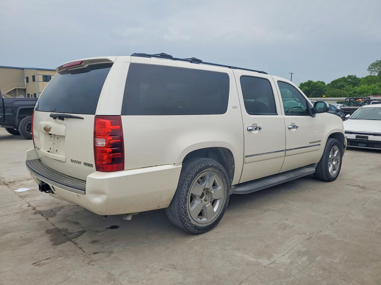 2011 CHEVROLET Suburban