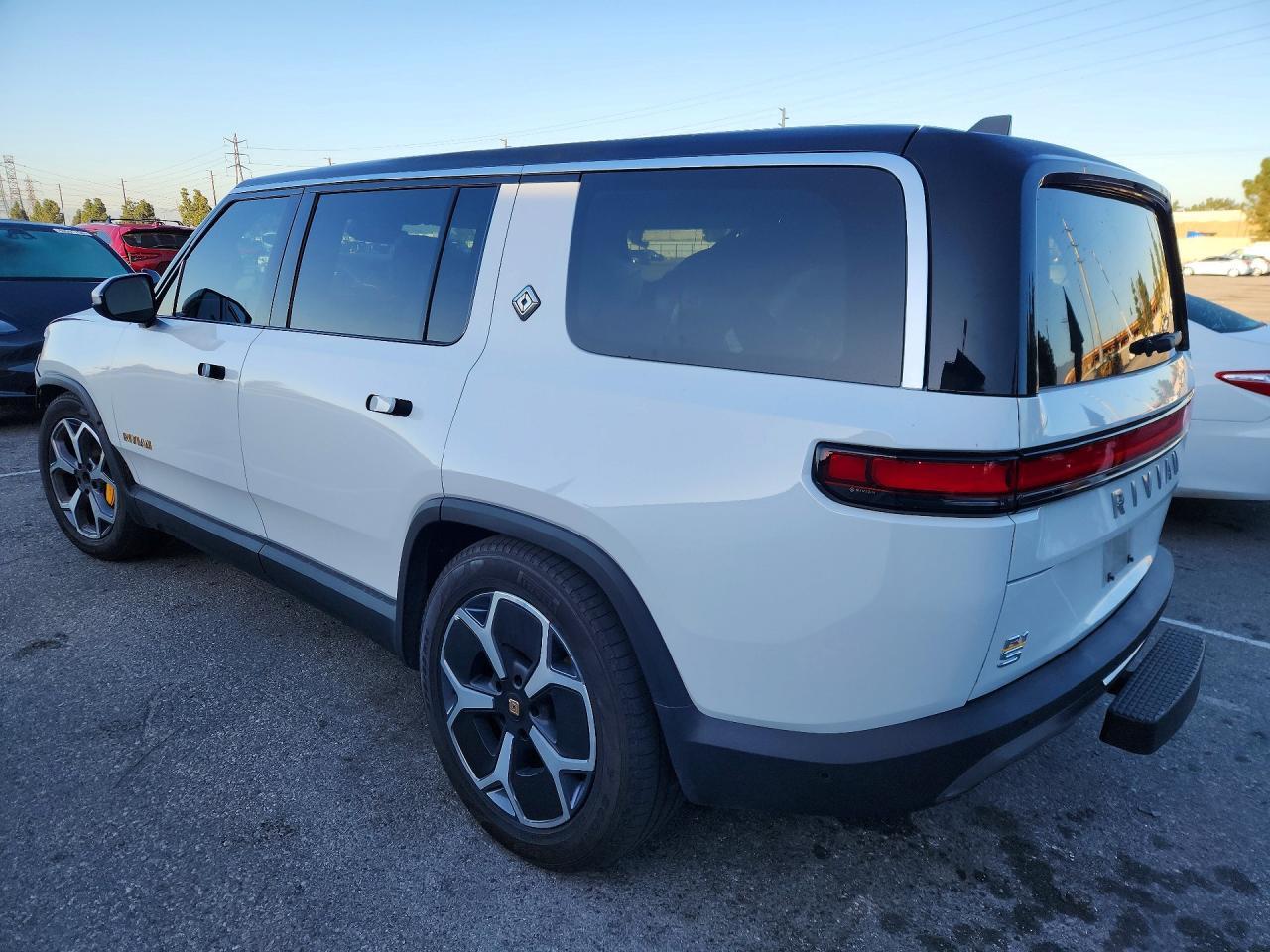 2023 RIVIAN R1s