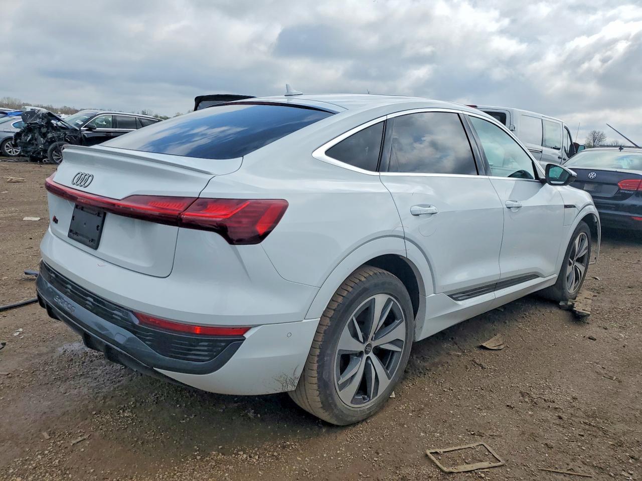 2024 AUDI Q8