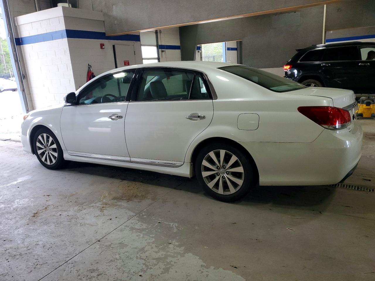 2011 TOYOTA Avalon