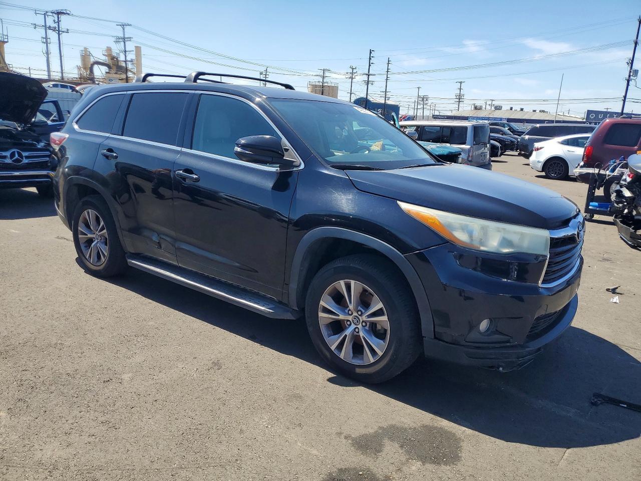 2016 TOYOTA HIGHLANDER