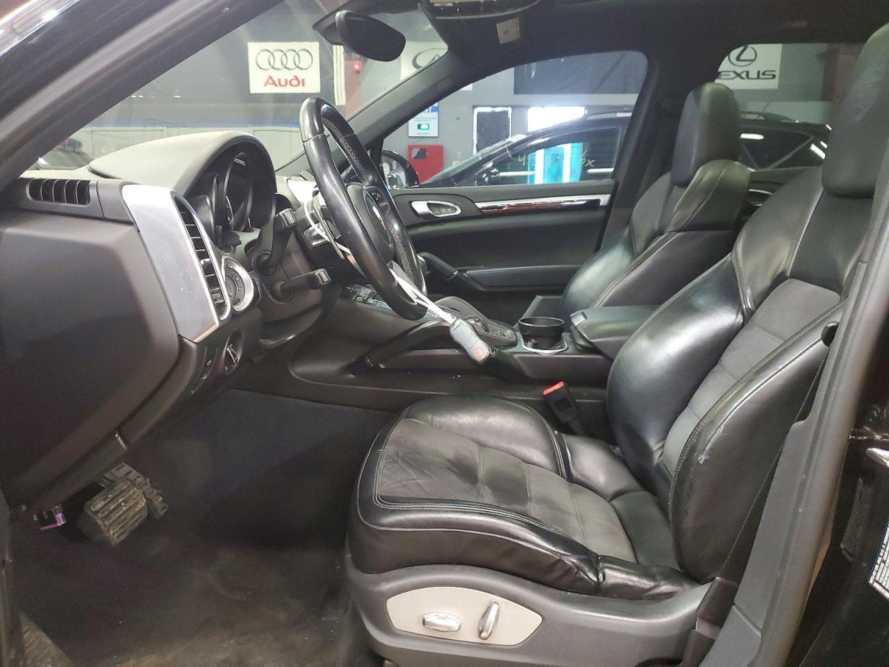 2017 PORSCHE CAYENNE