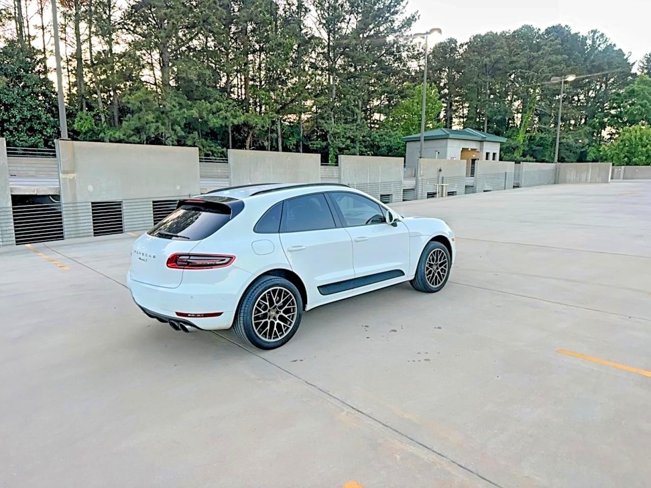2015 PORSCHE Macan