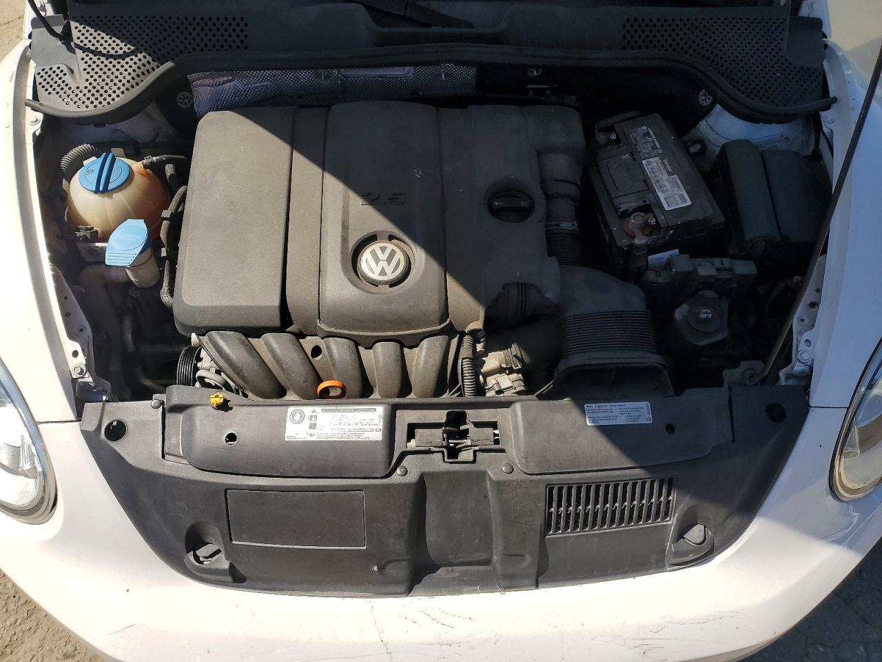 2013 VOLKSWAGEN Beetle
