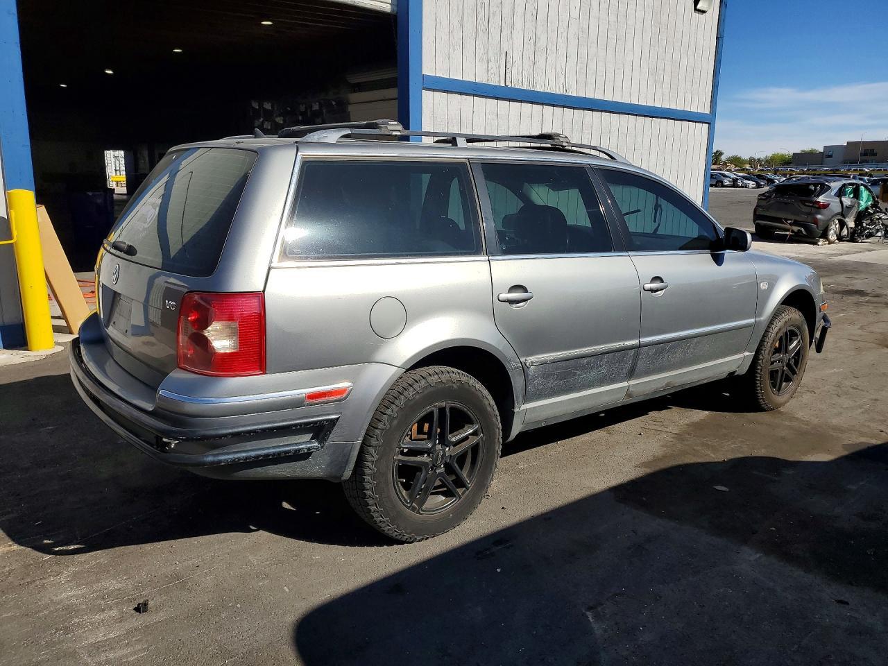 2003 VOLKSWAGEN Passat