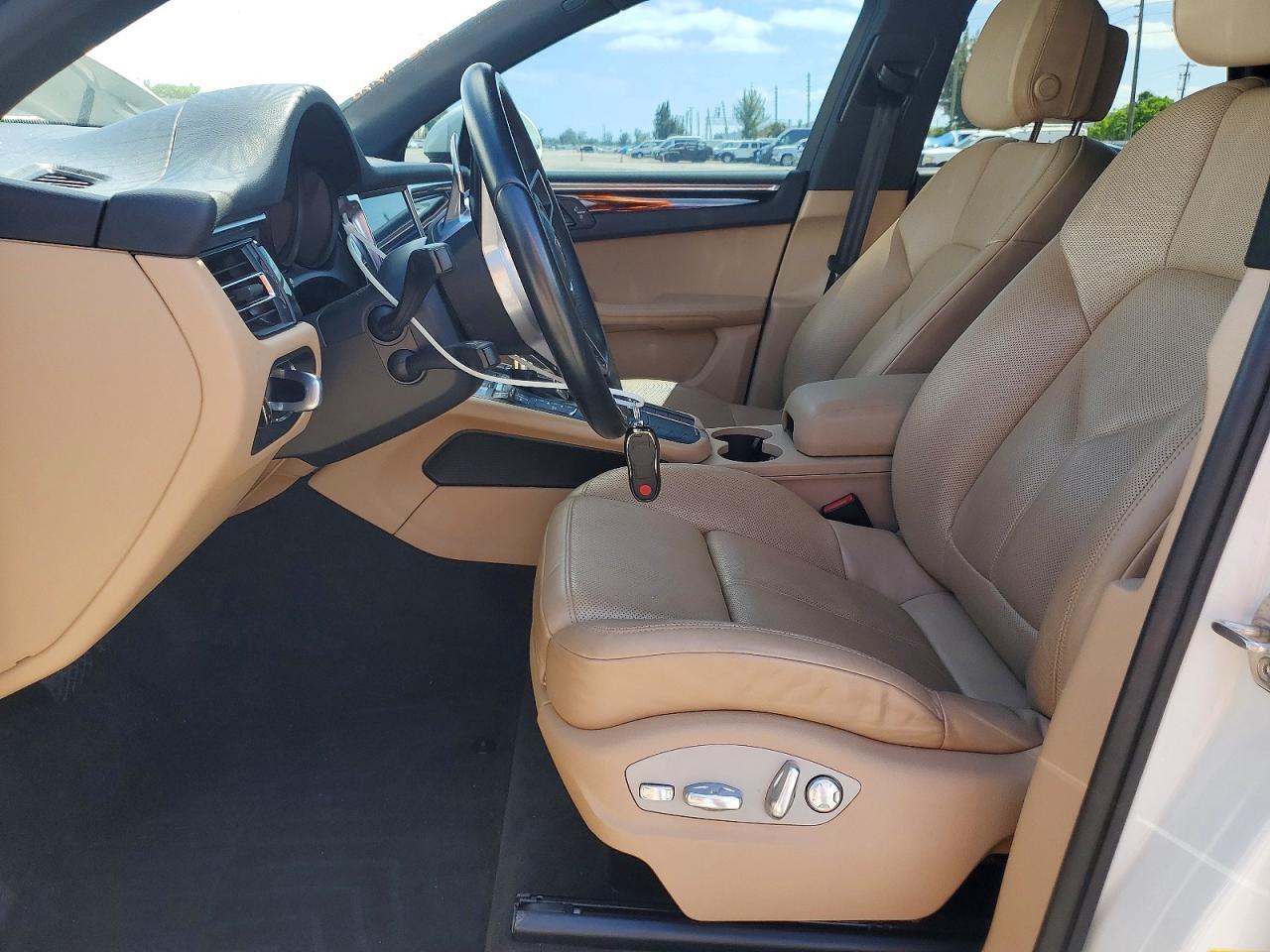 2021 PORSCHE Macan