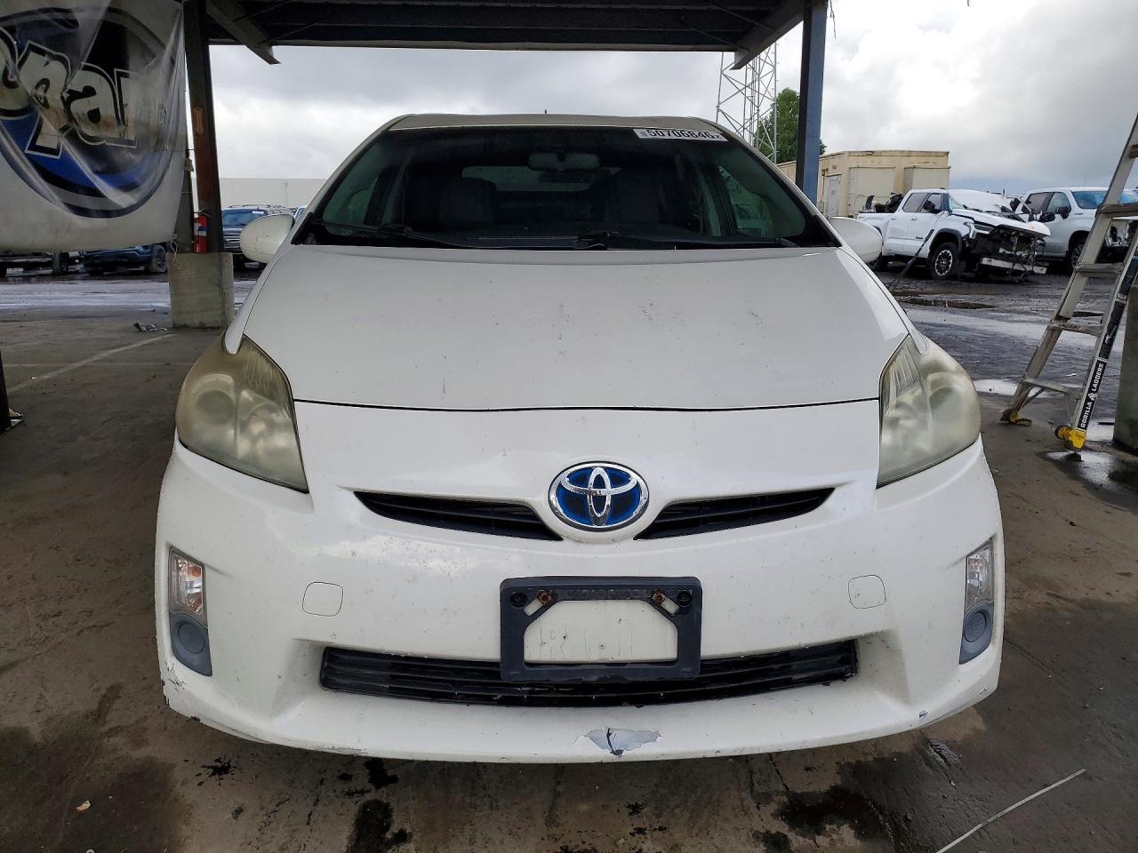 2011 TOYOTA PRIUS