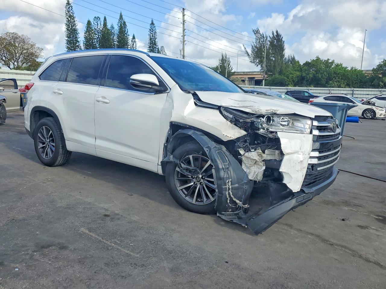 2017 TOYOTA HIGHLANDER