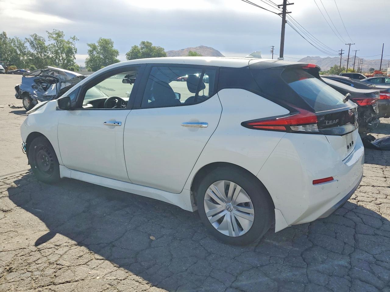 2025 NISSAN LEAF
