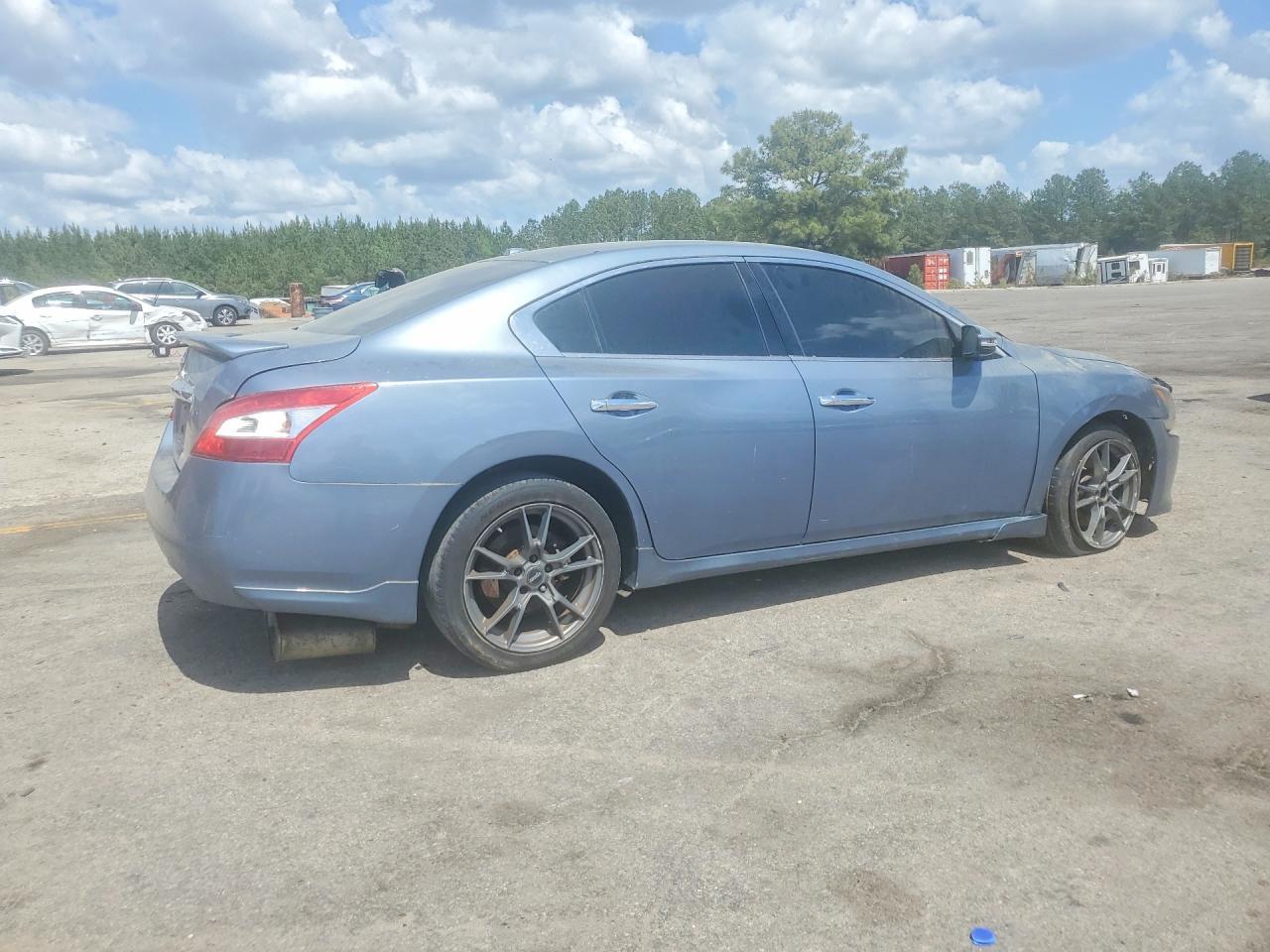 2011 NISSAN Maxima