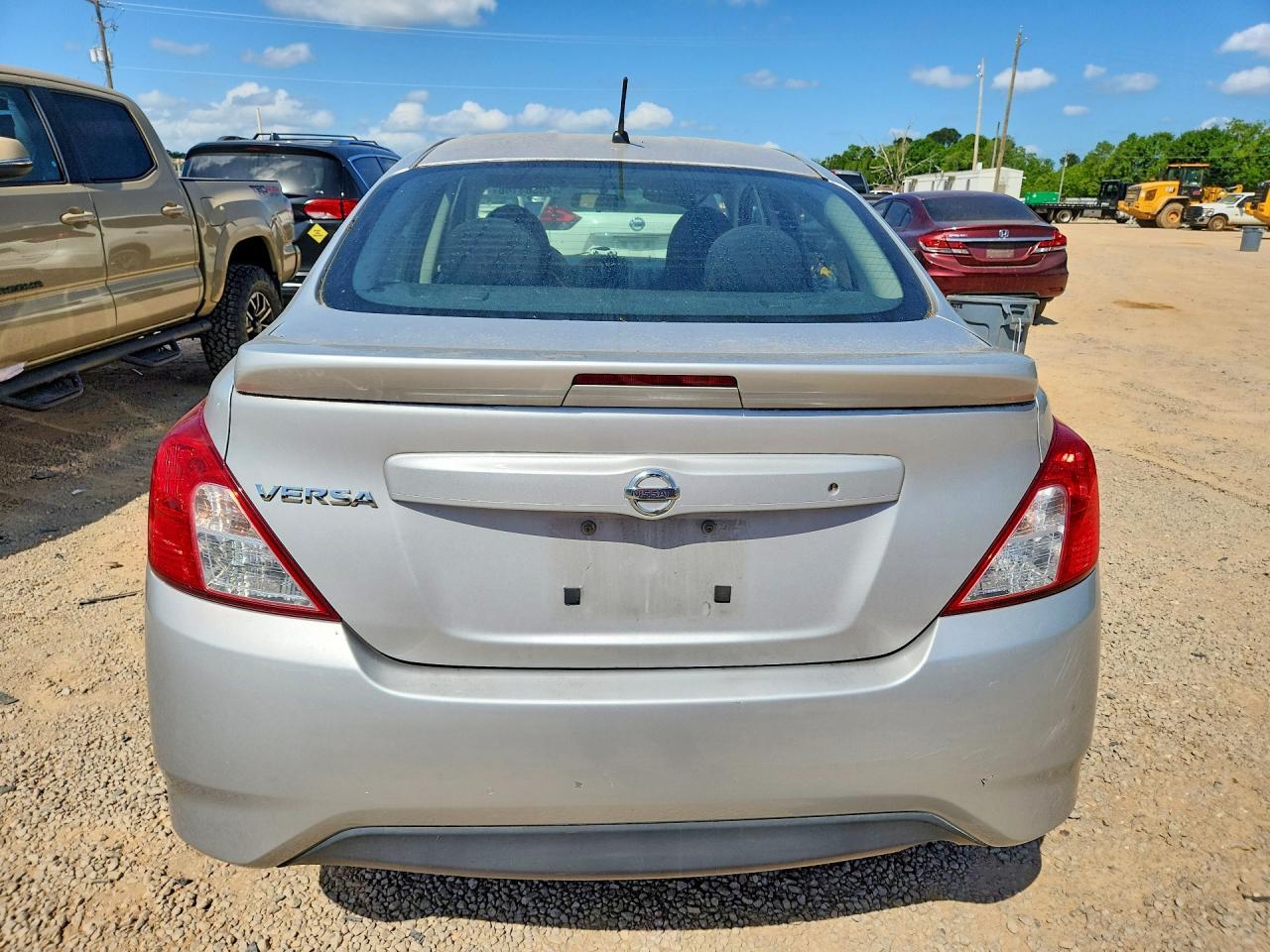 2017 NISSAN VERSA
