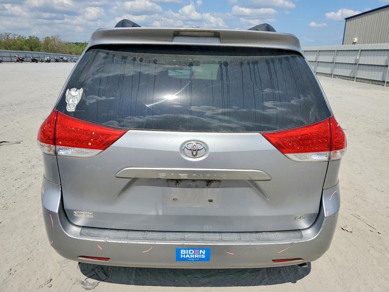 2012 TOYOTA SIENNA