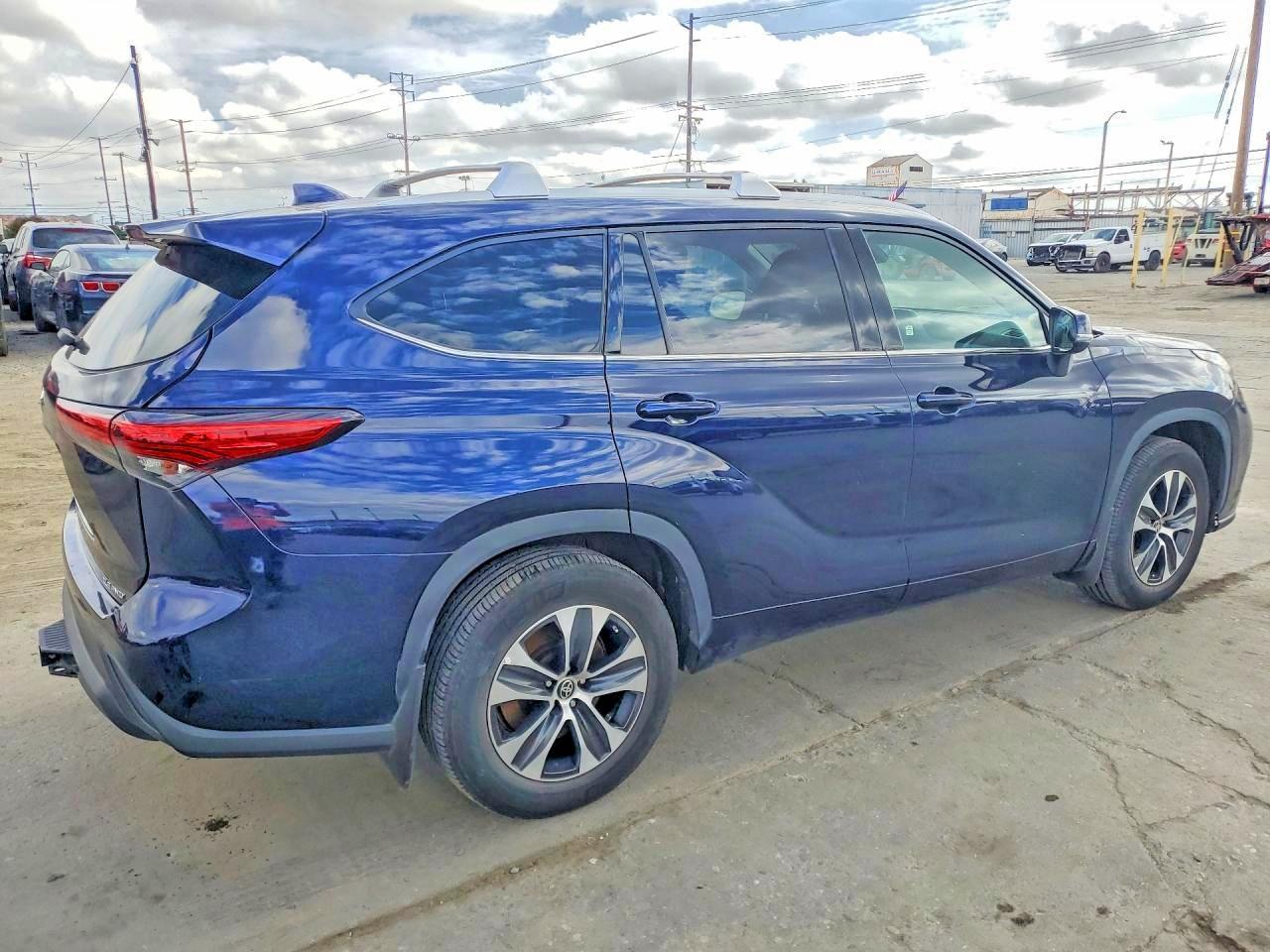 2022 TOYOTA HIGHLANDER