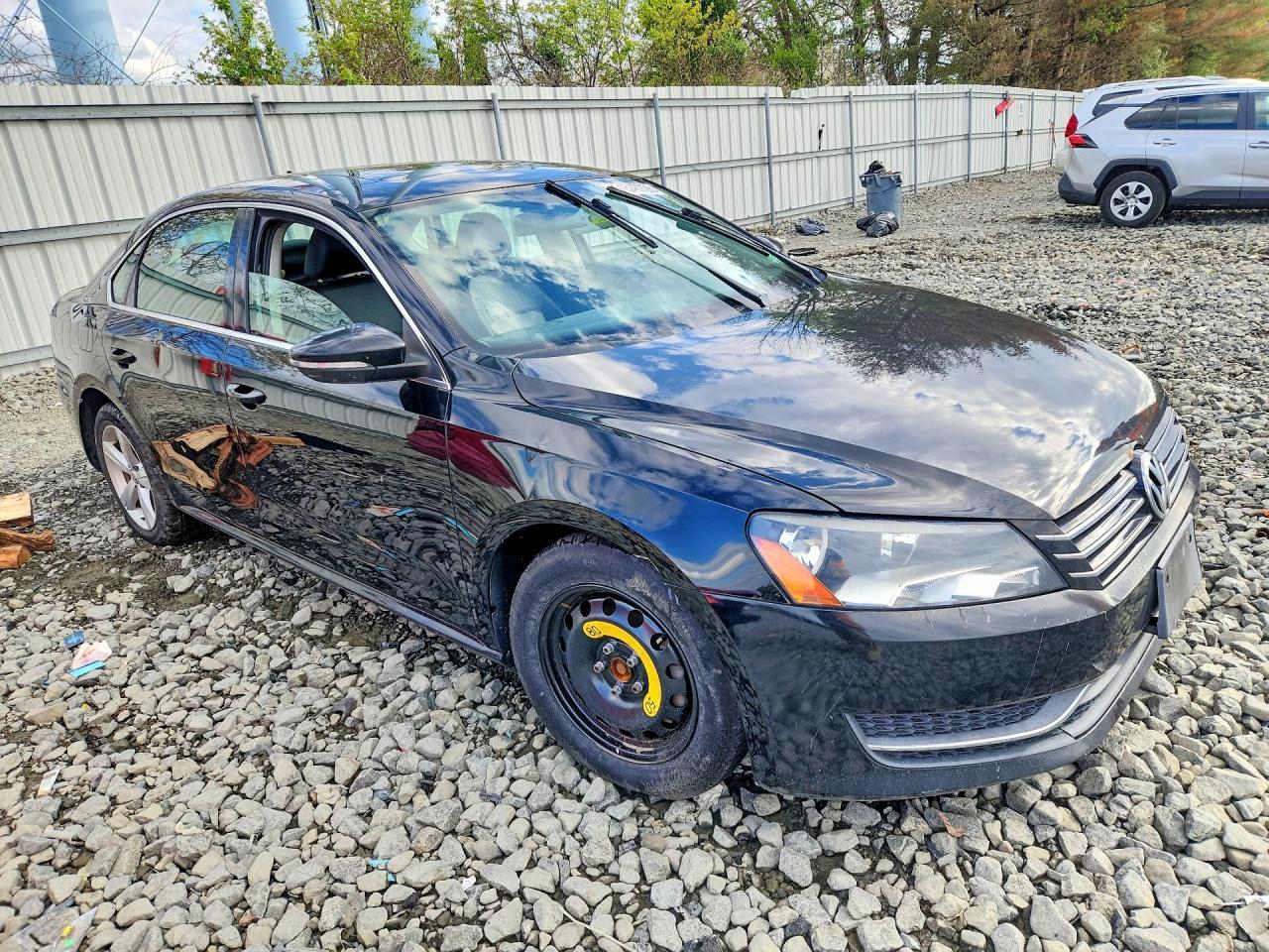2012 VOLKSWAGEN Passat