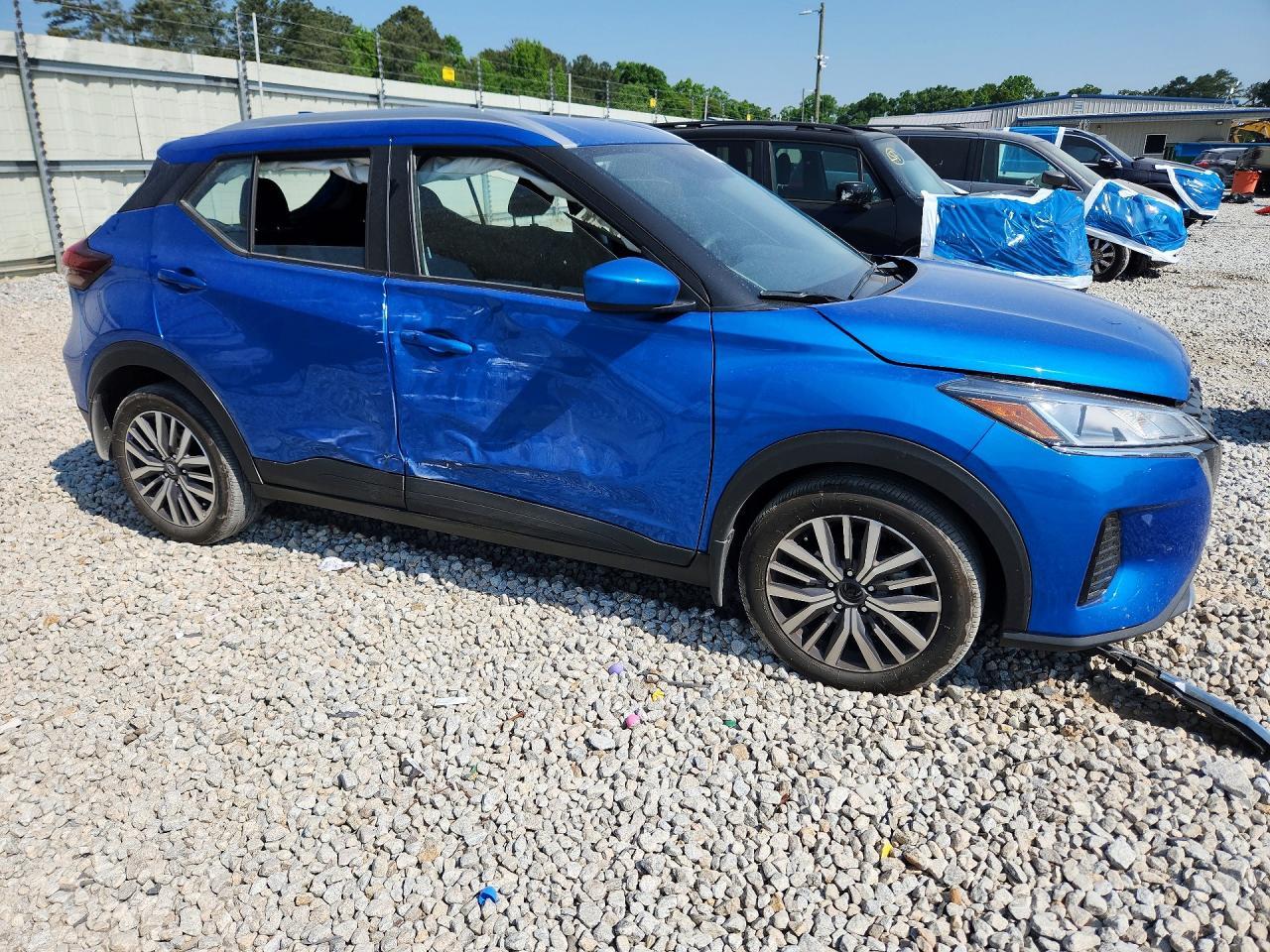 2024 NISSAN KICKS