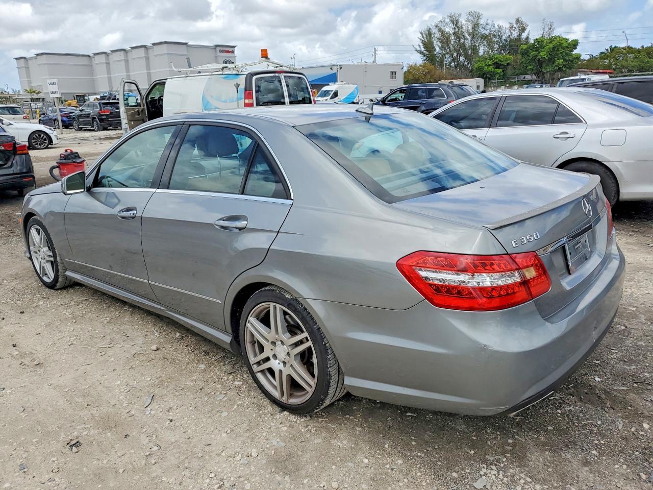 2010 MERCEDES-BENZ E-Class