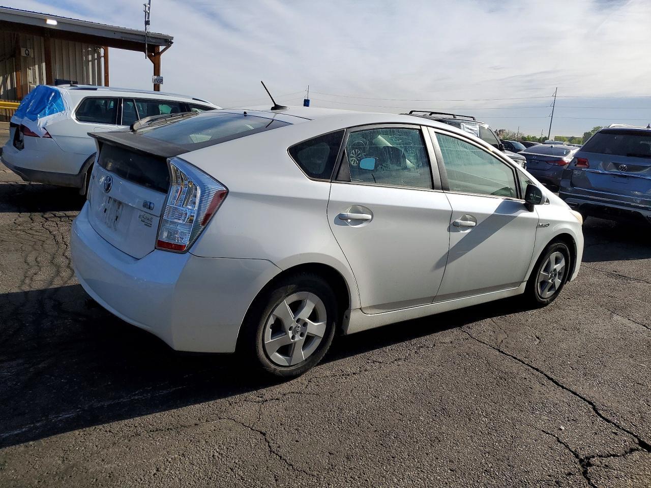 2011 TOYOTA PRIUS