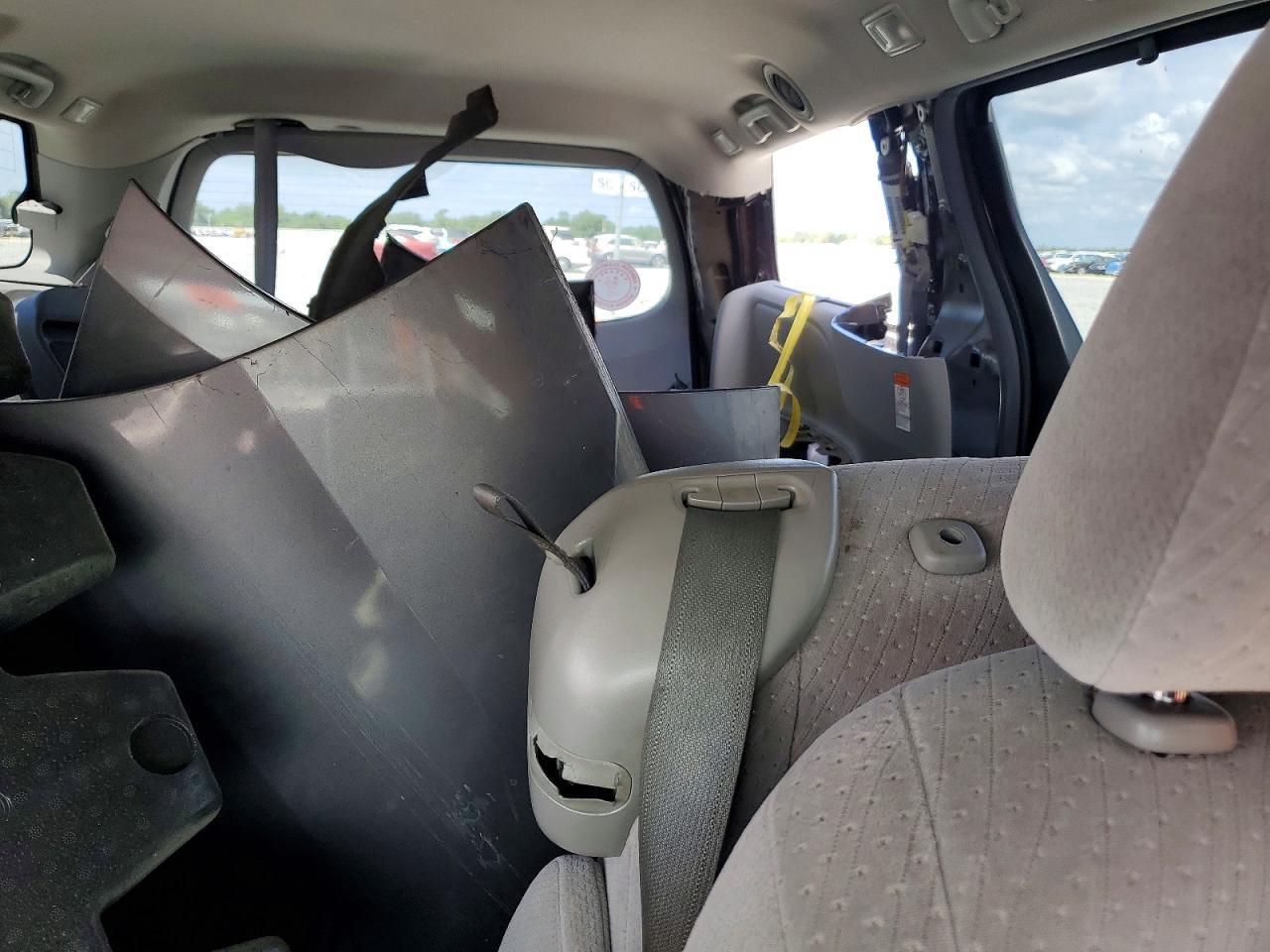2016 TOYOTA SIENNA