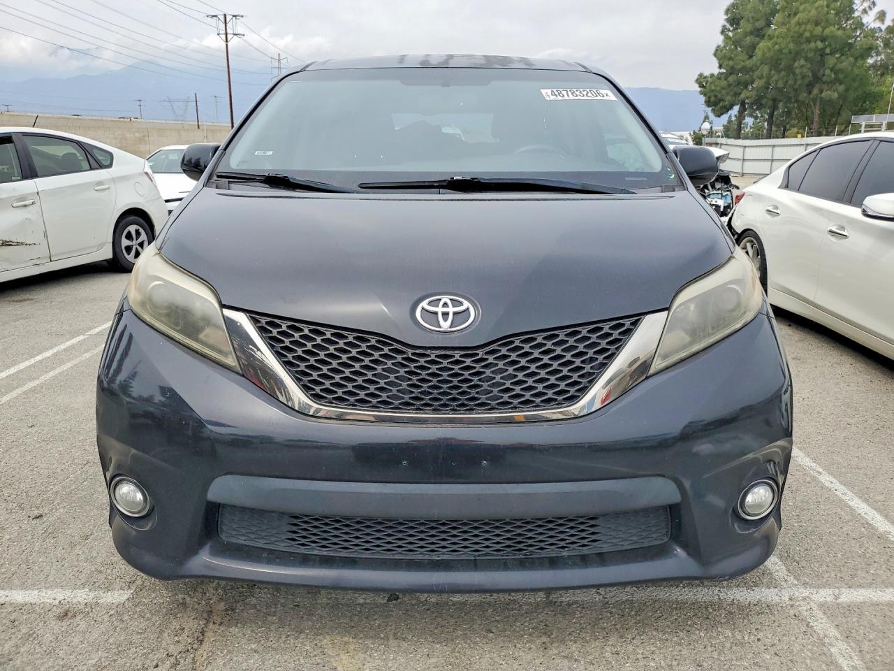 2017 TOYOTA SIENNA