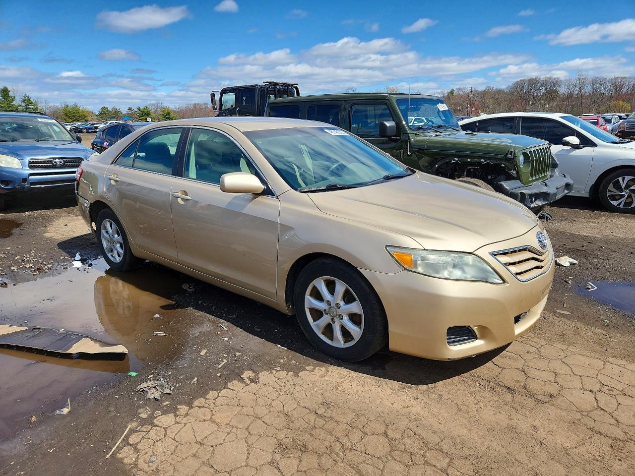 2011 TOYOTA CAMRY