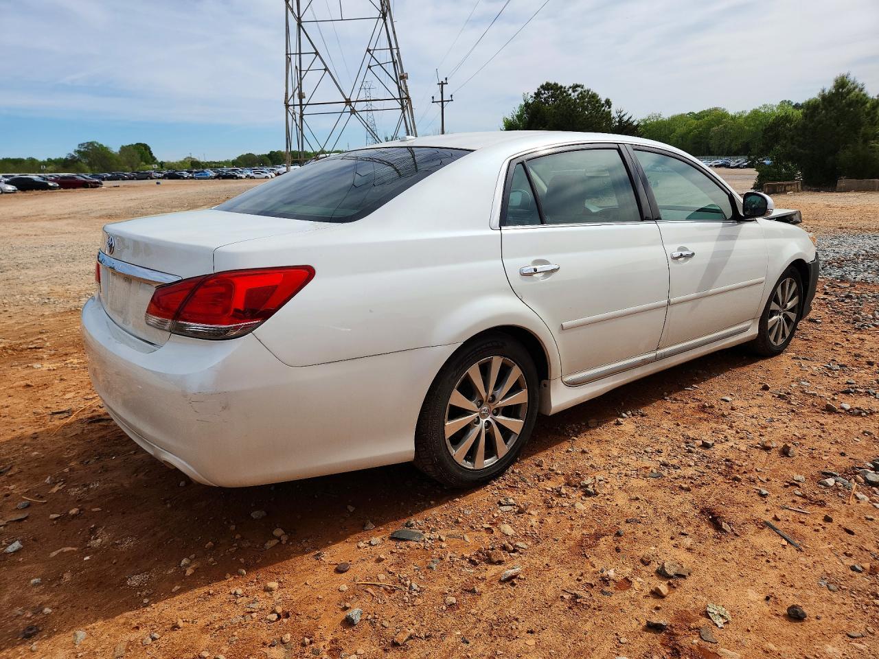 2011 TOYOTA Avalon