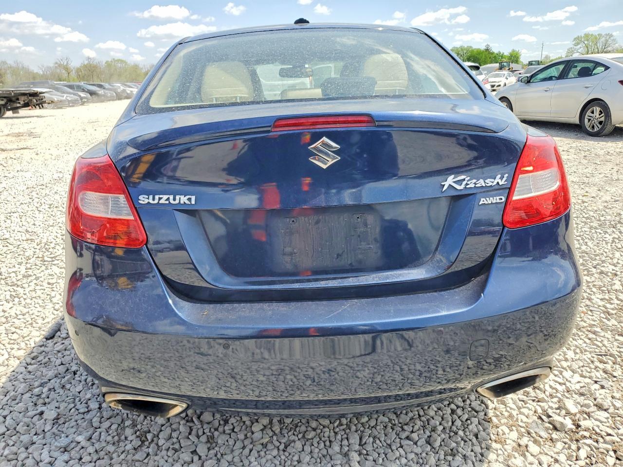 2011 SUZUKI Kizashi