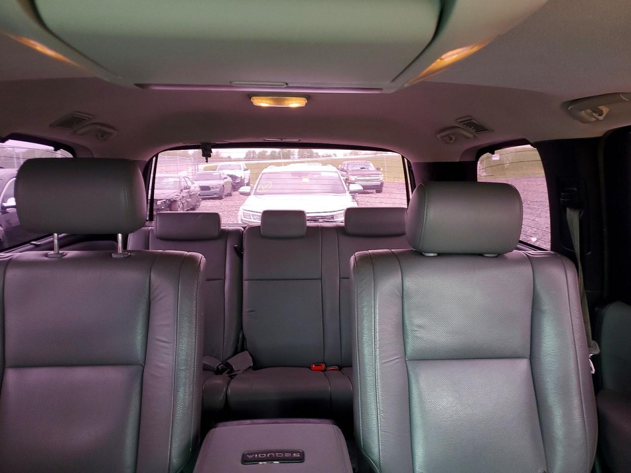 2010 TOYOTA Sequoia