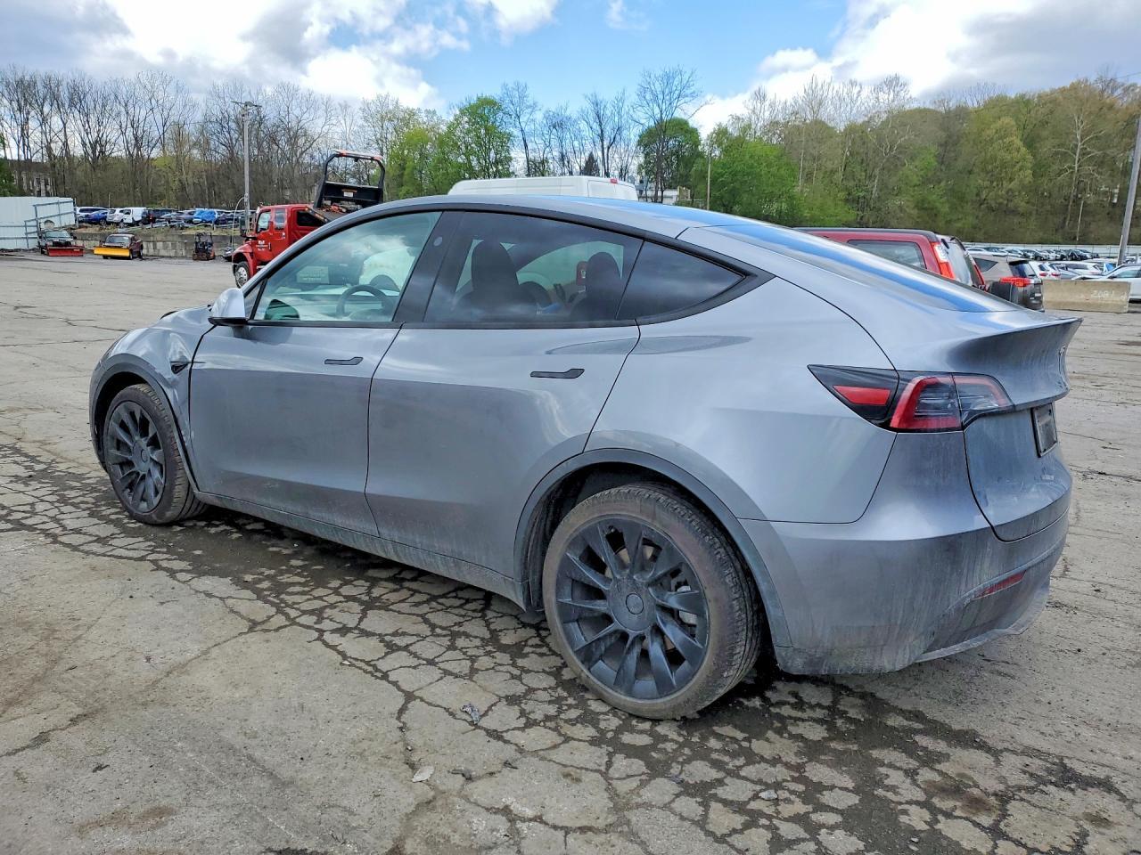 2024 TESLA MODEL Y