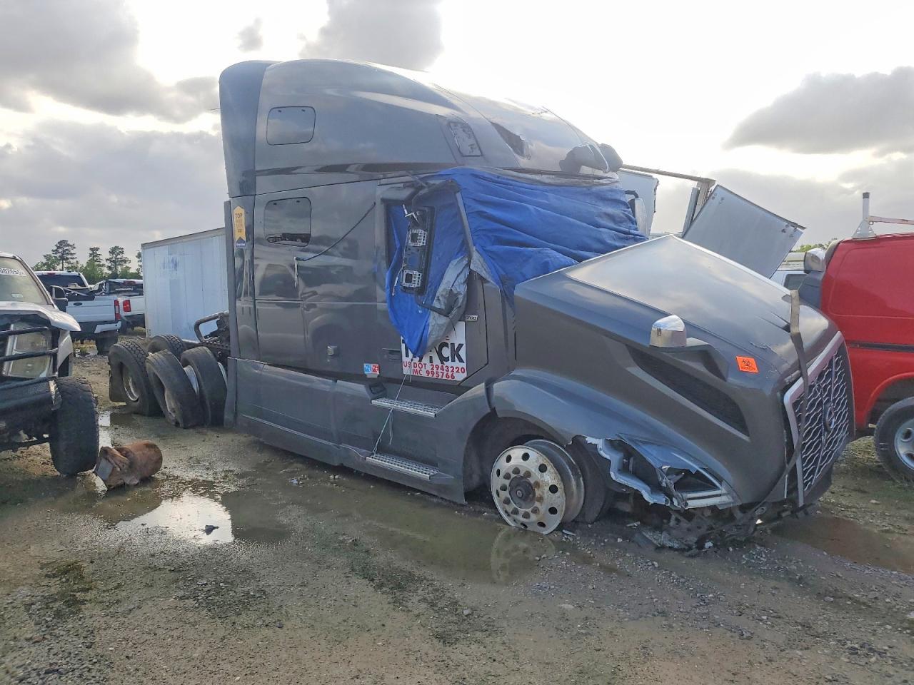 2023 VOLVO VNL