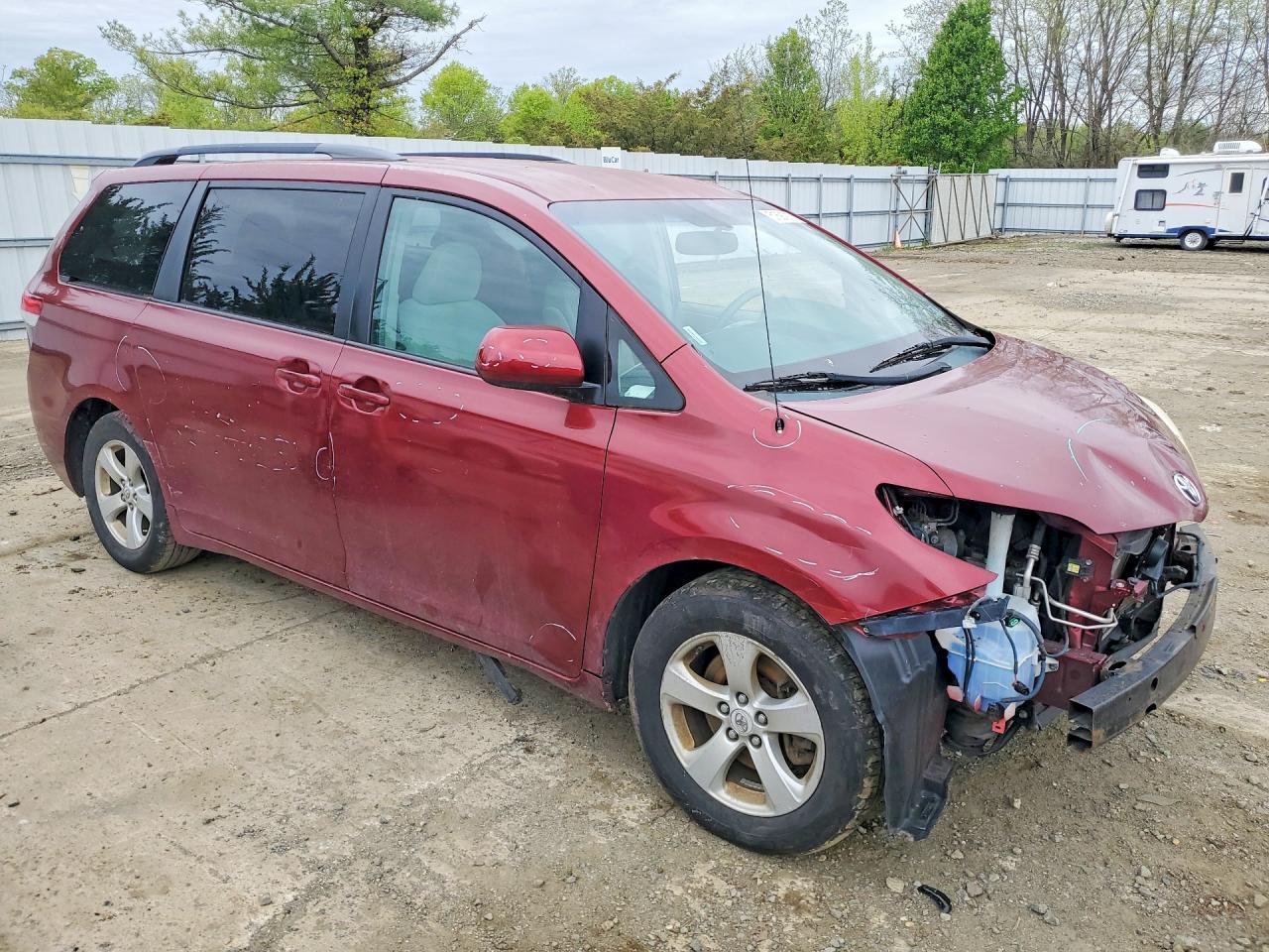 2011 TOYOTA SIENNA