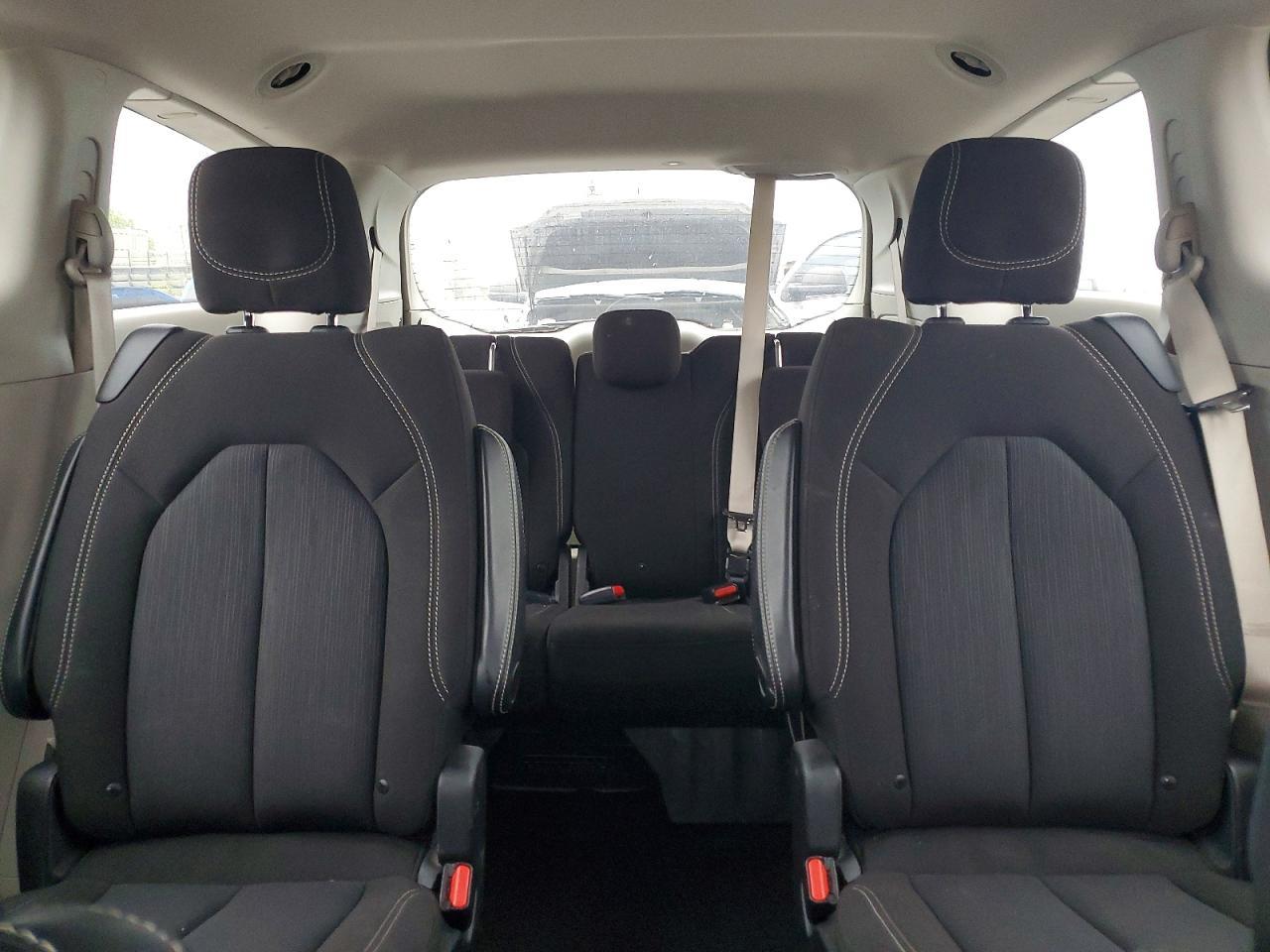 2020 CHRYSLER Voyager