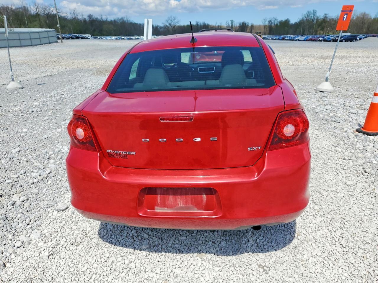 2013 DODGE Avenger