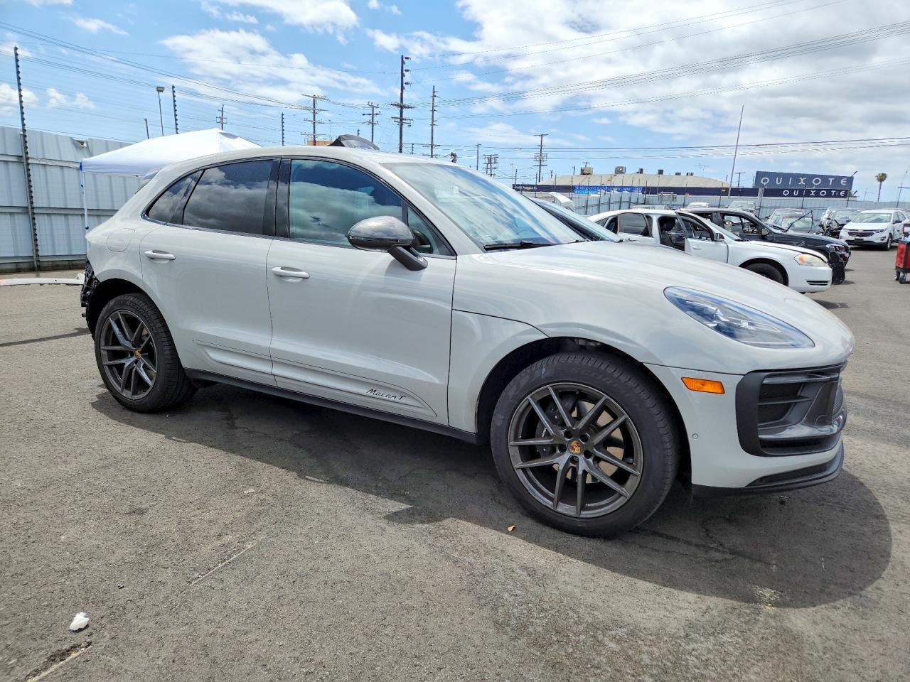 2024 PORSCHE Macan