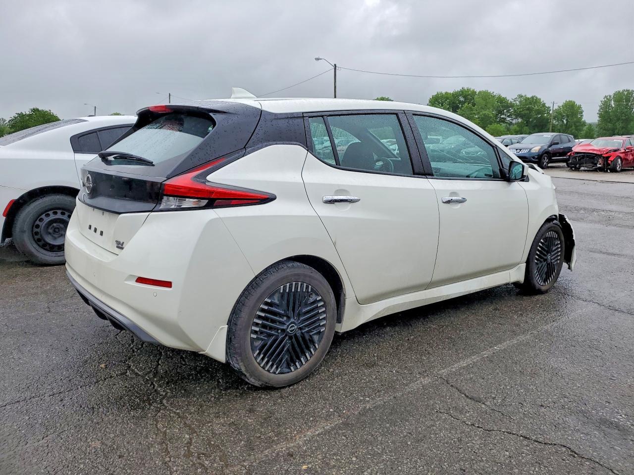 2024 NISSAN LEAF