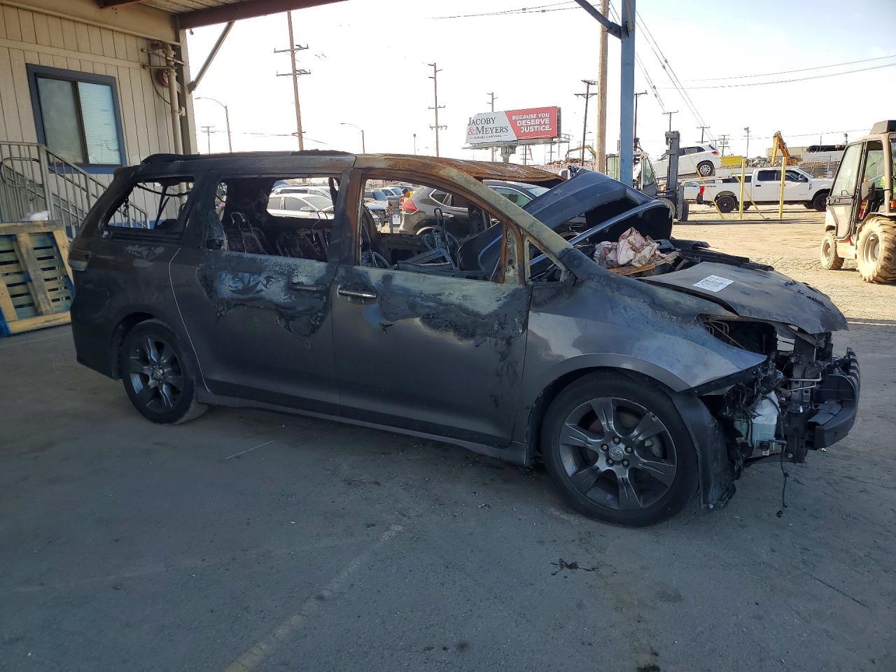2015 TOYOTA SIENNA