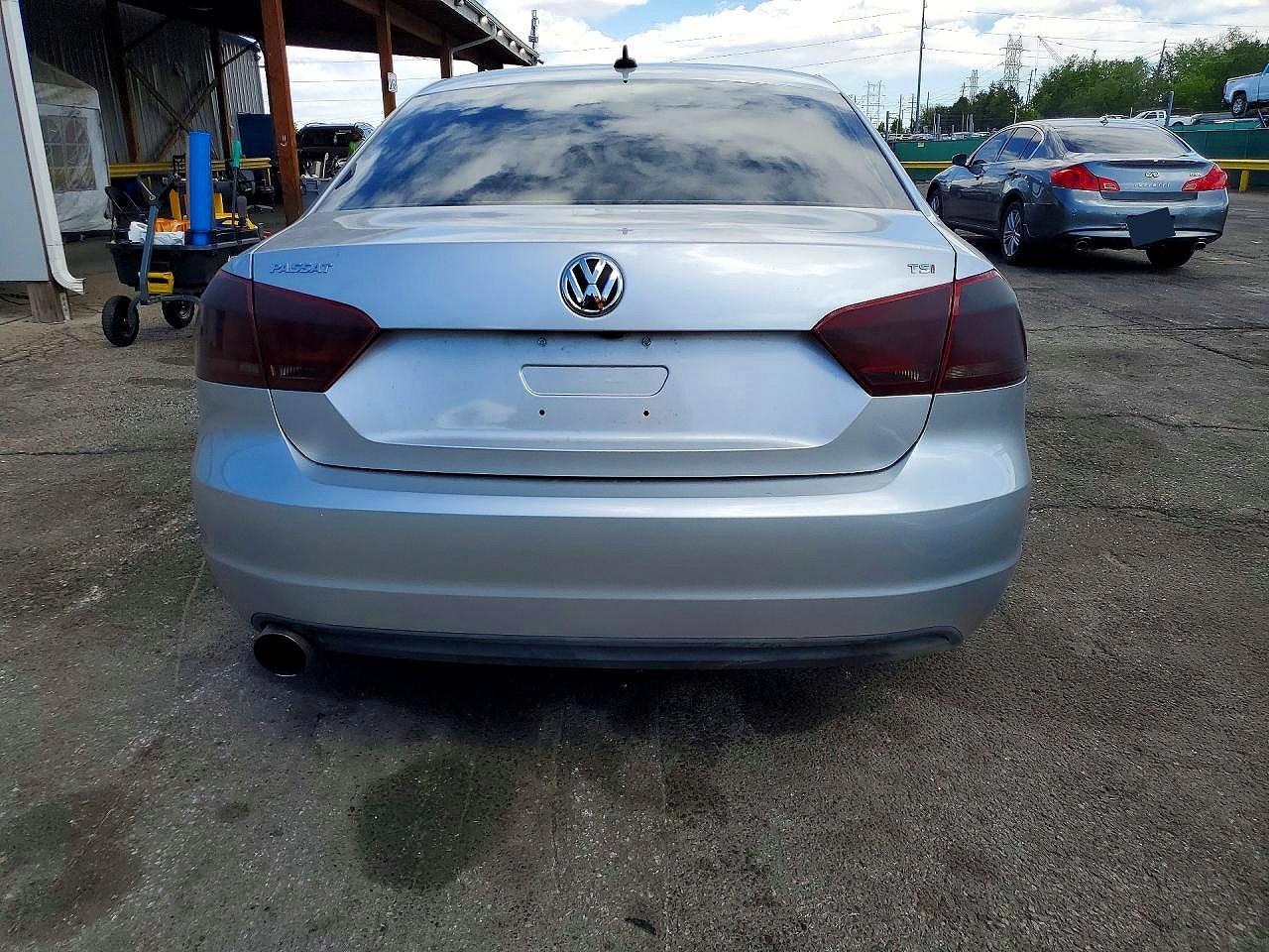 2015 VOLKSWAGEN Passat