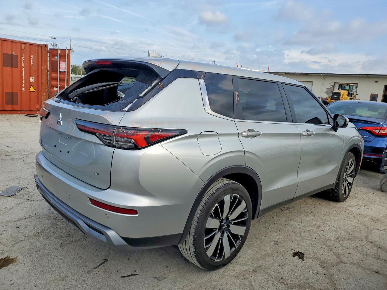 2025 MITSUBISHI outlander