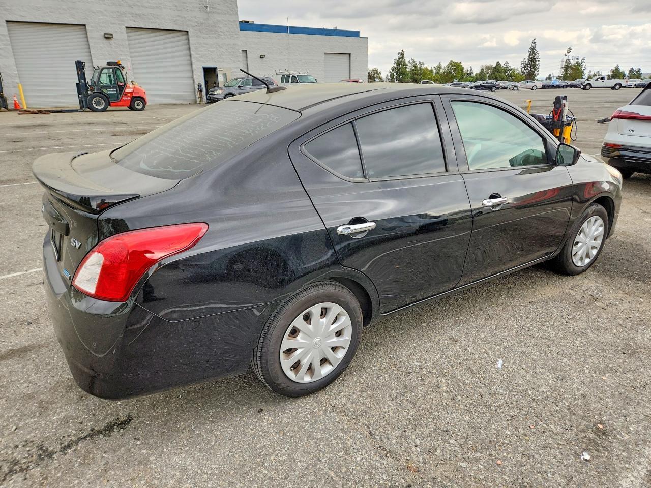 2015 NISSAN VERSA