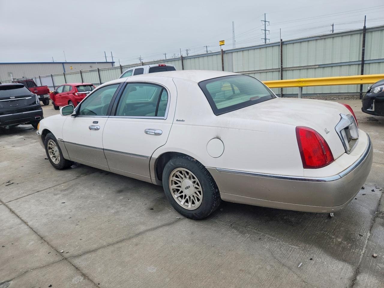 2001 LINCOLN Town Car