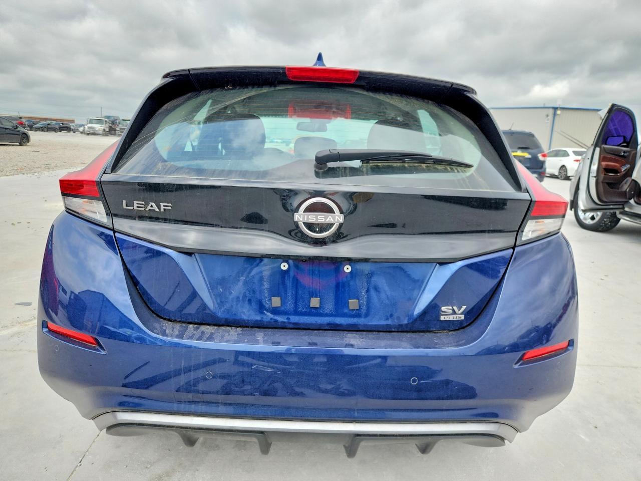 2024 NISSAN LEAF