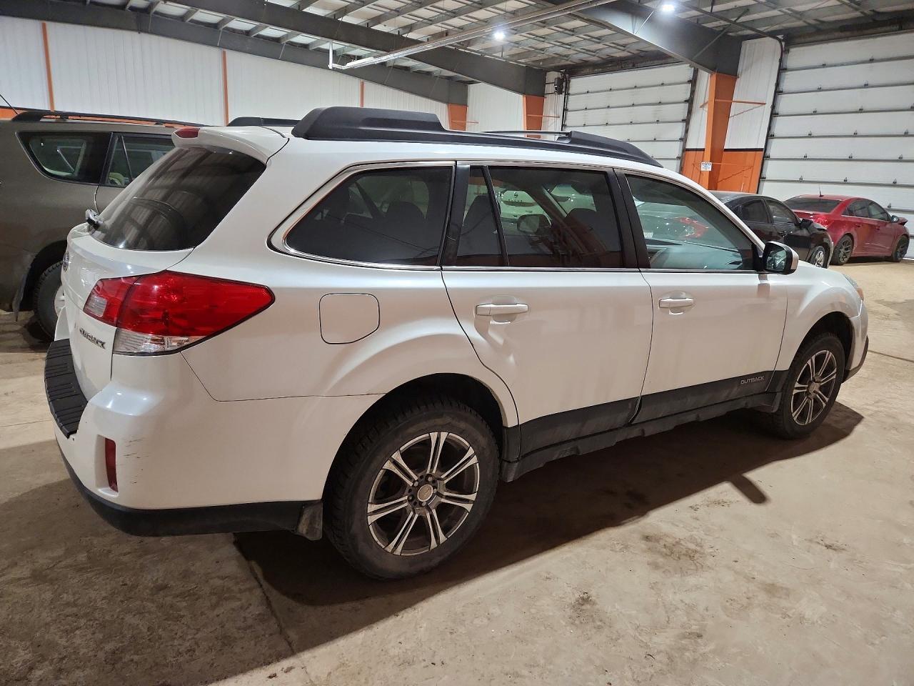 2014 SUBARU Outback