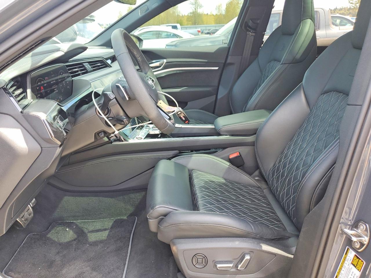 2024 AUDI SQ8