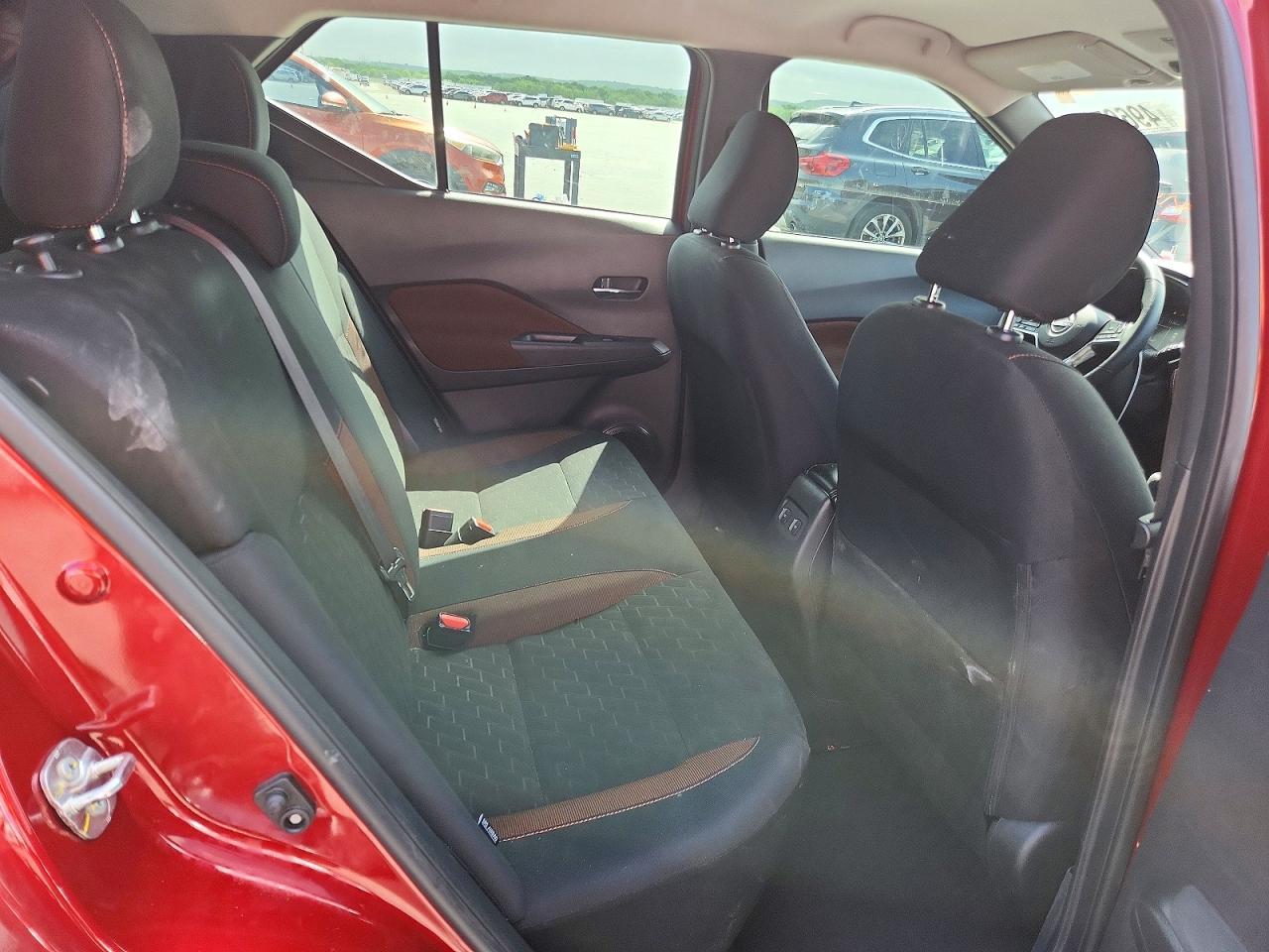 2024 NISSAN KICKS