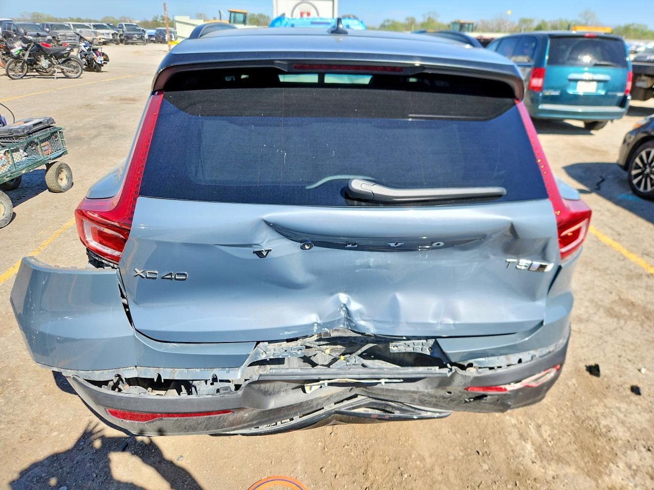 2020 VOLVO XC40