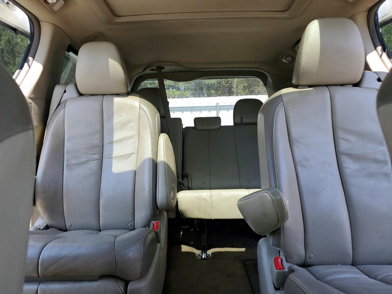2013 TOYOTA SIENNA