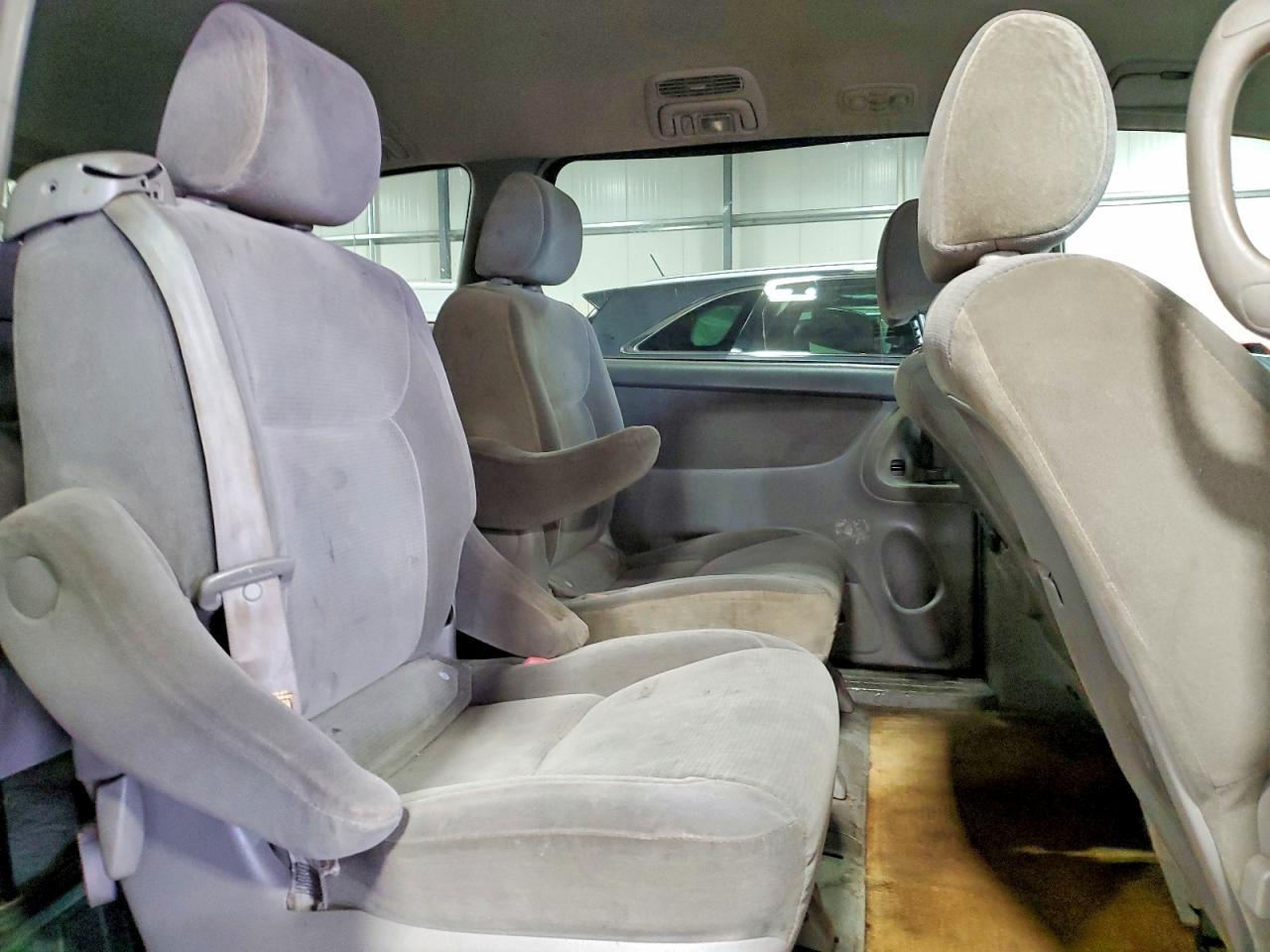 2005 TOYOTA SIENNA