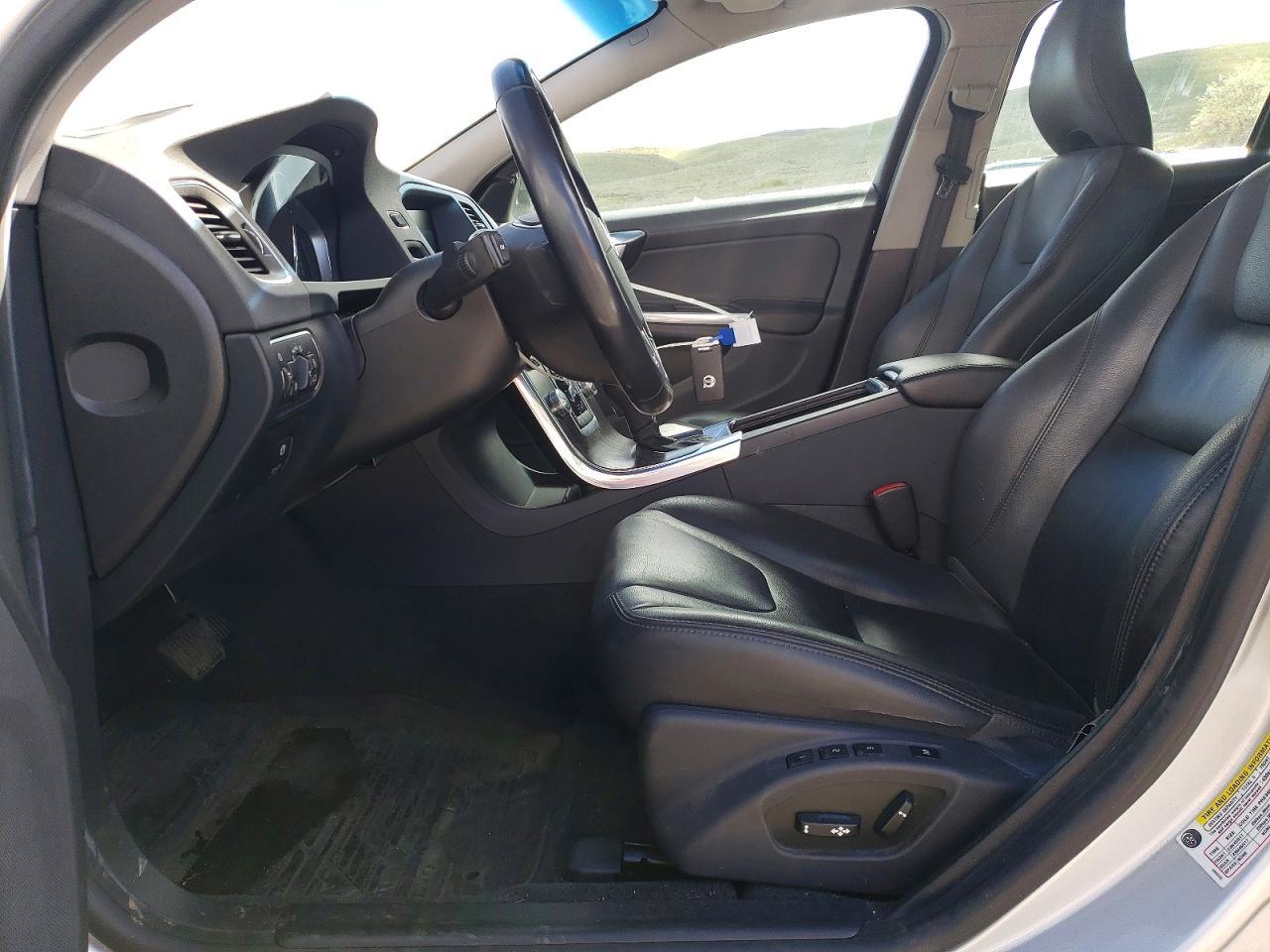 2015 VOLVO V60