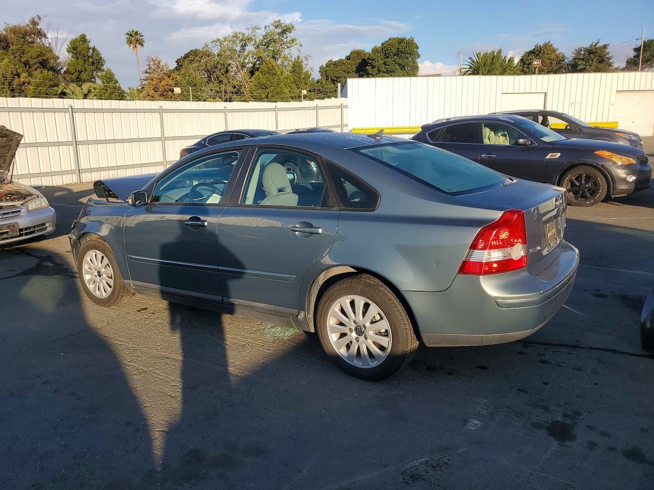 2005 VOLVO S40